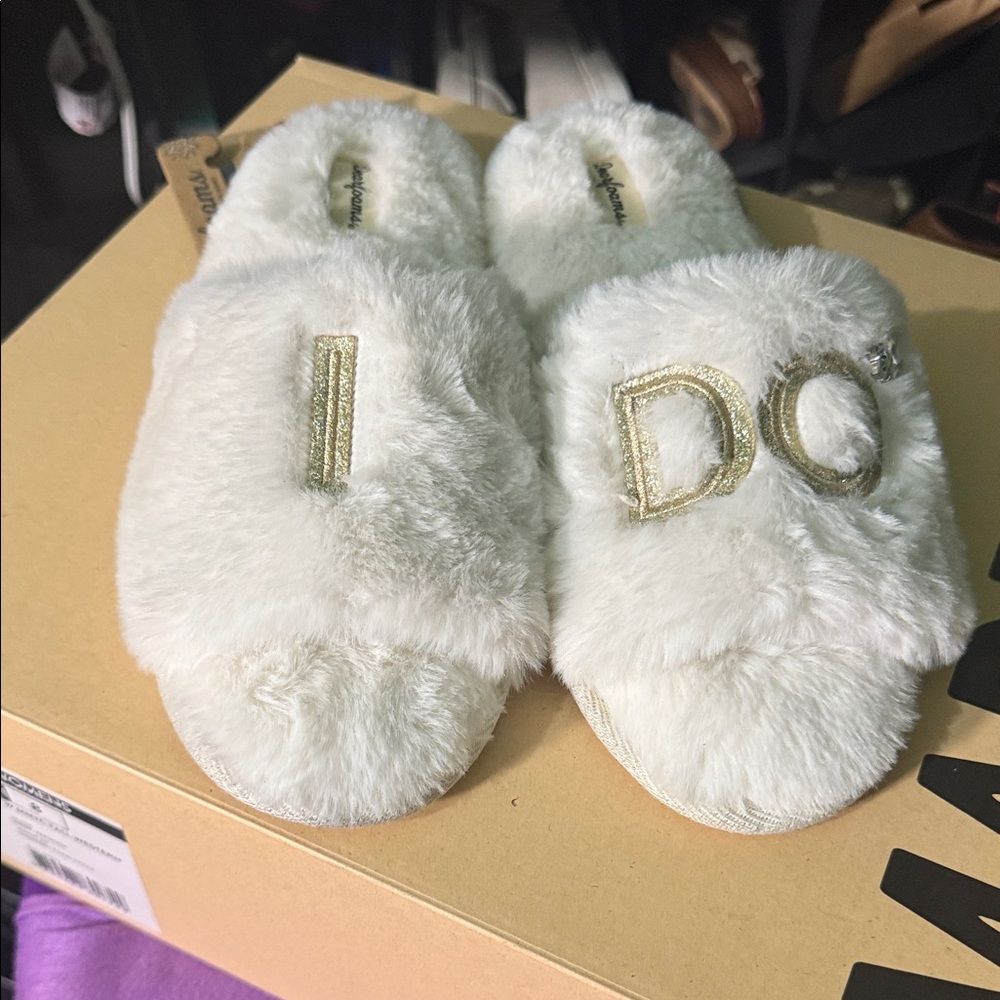 Dearfoams I DO Cream Fluffy Slippers for Bride.